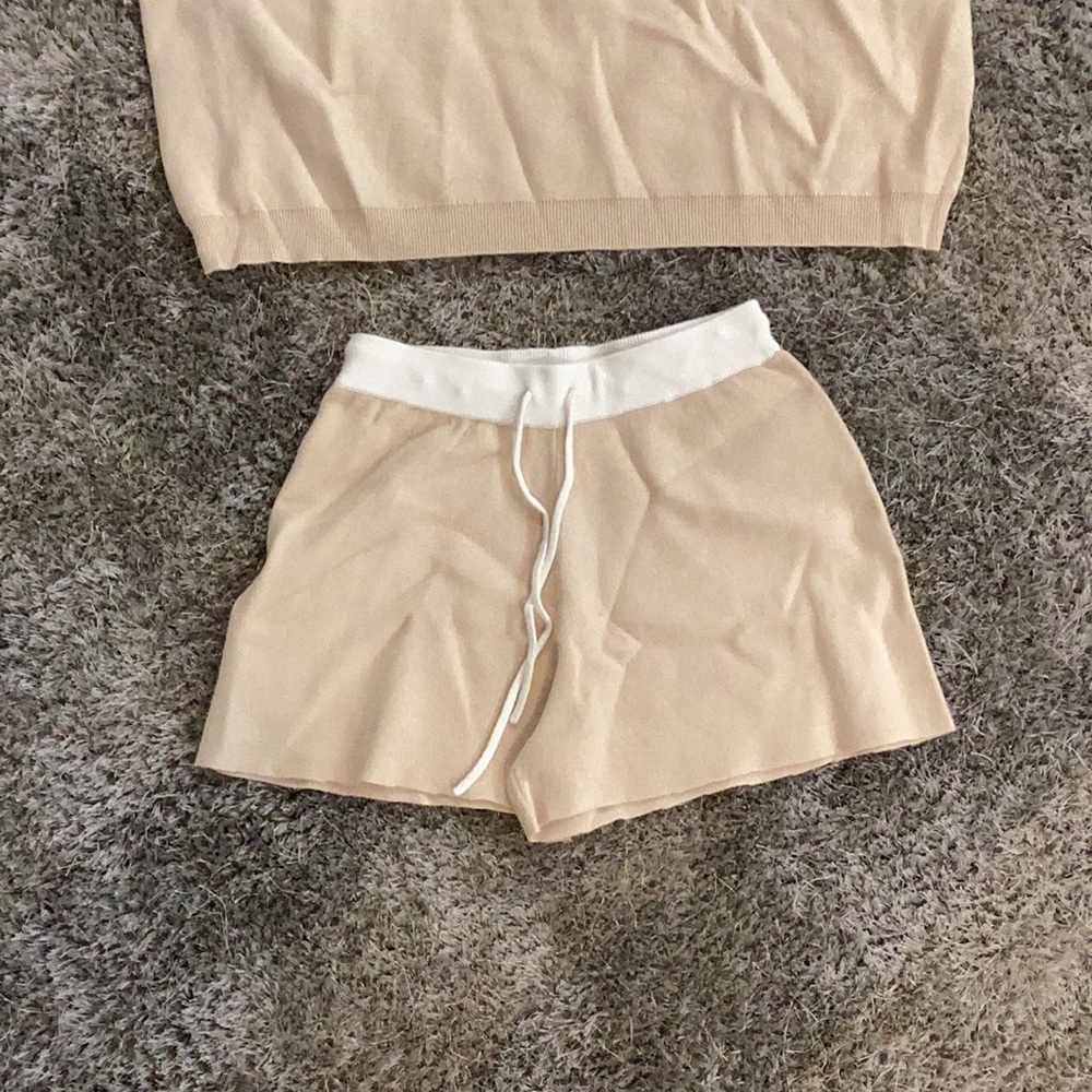 Beige and White Casual Two Piece Lounge Set 🌷 - Picture 2 of 4